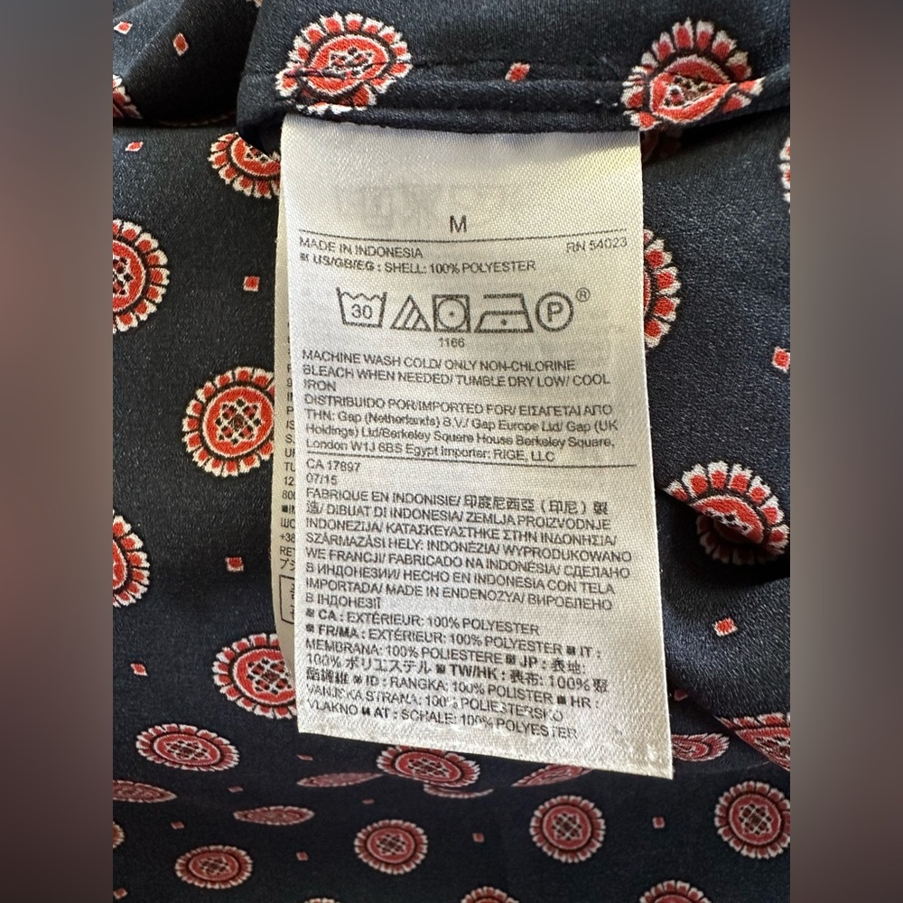 ✅ 3 for $25 - Banana Republic Navy Blue and Red Patterned Blouse with ruffle - Picture 9 of 11